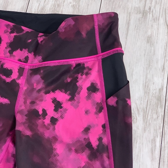 Lululemon Pink and Black  Crop Leggings 6 - Picture 3 of 7